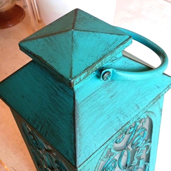 Home Decor--17" Oversized Front Door Lantern ,illuminates On Timer...NEW - Picture 3 of 16